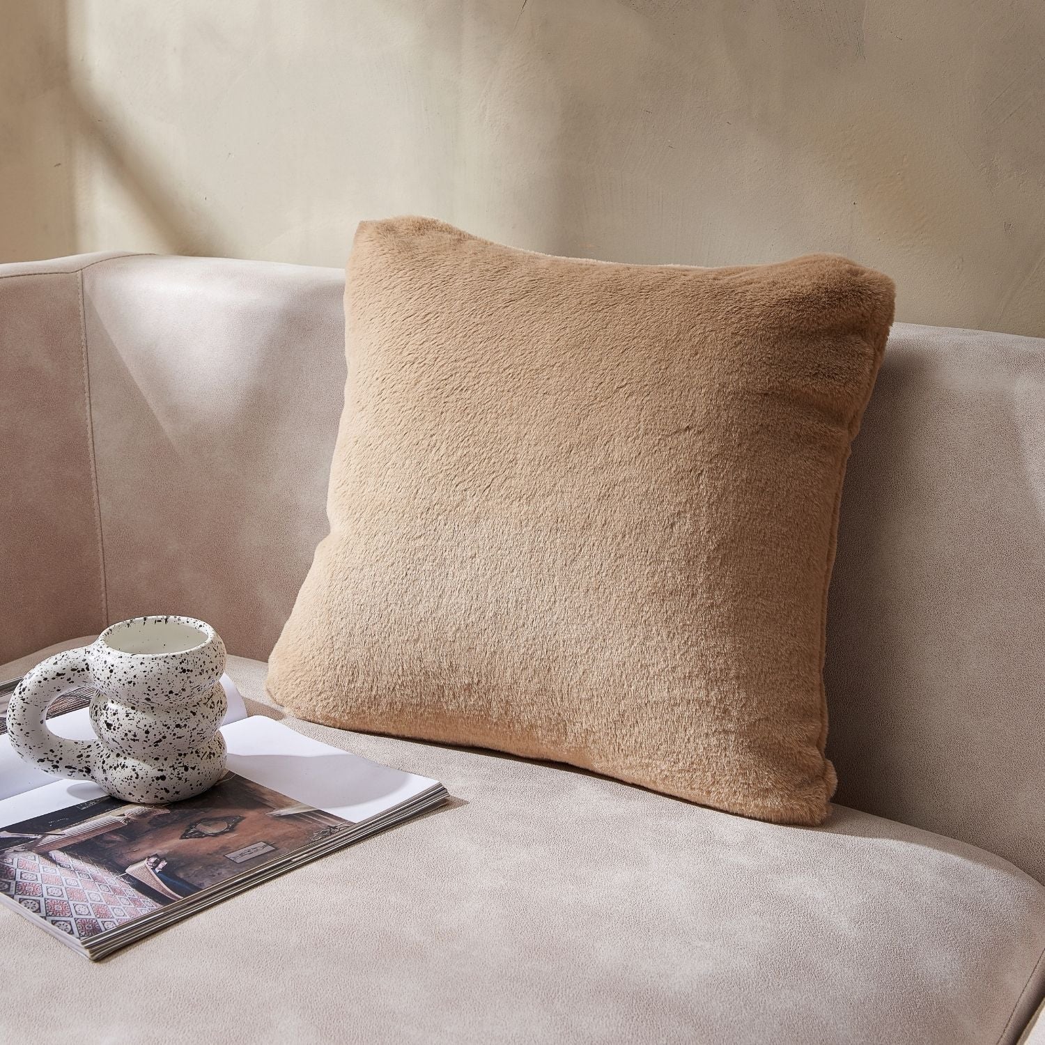 Cobalt Accessory Valyōu Furniture Camel