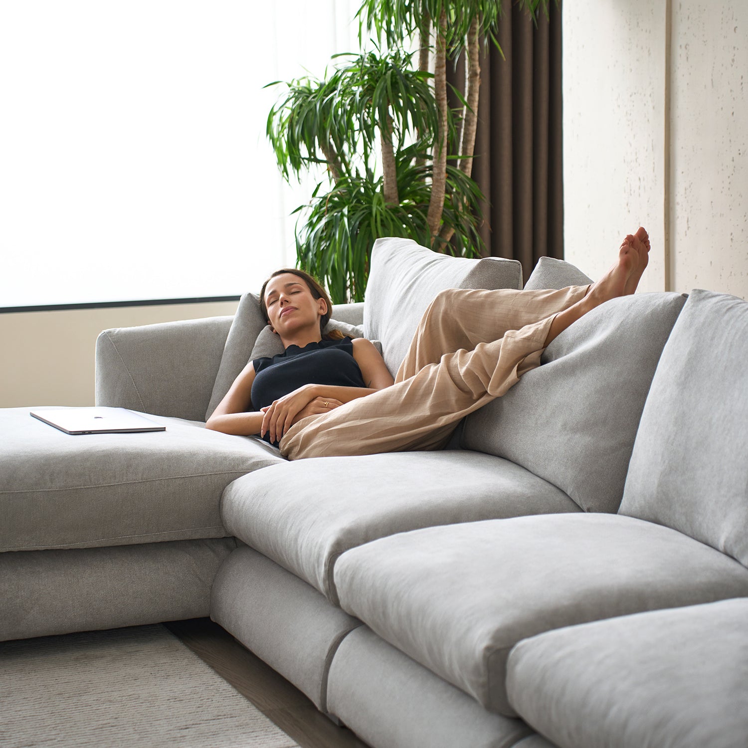 Feathers U-Sectional - Valyou