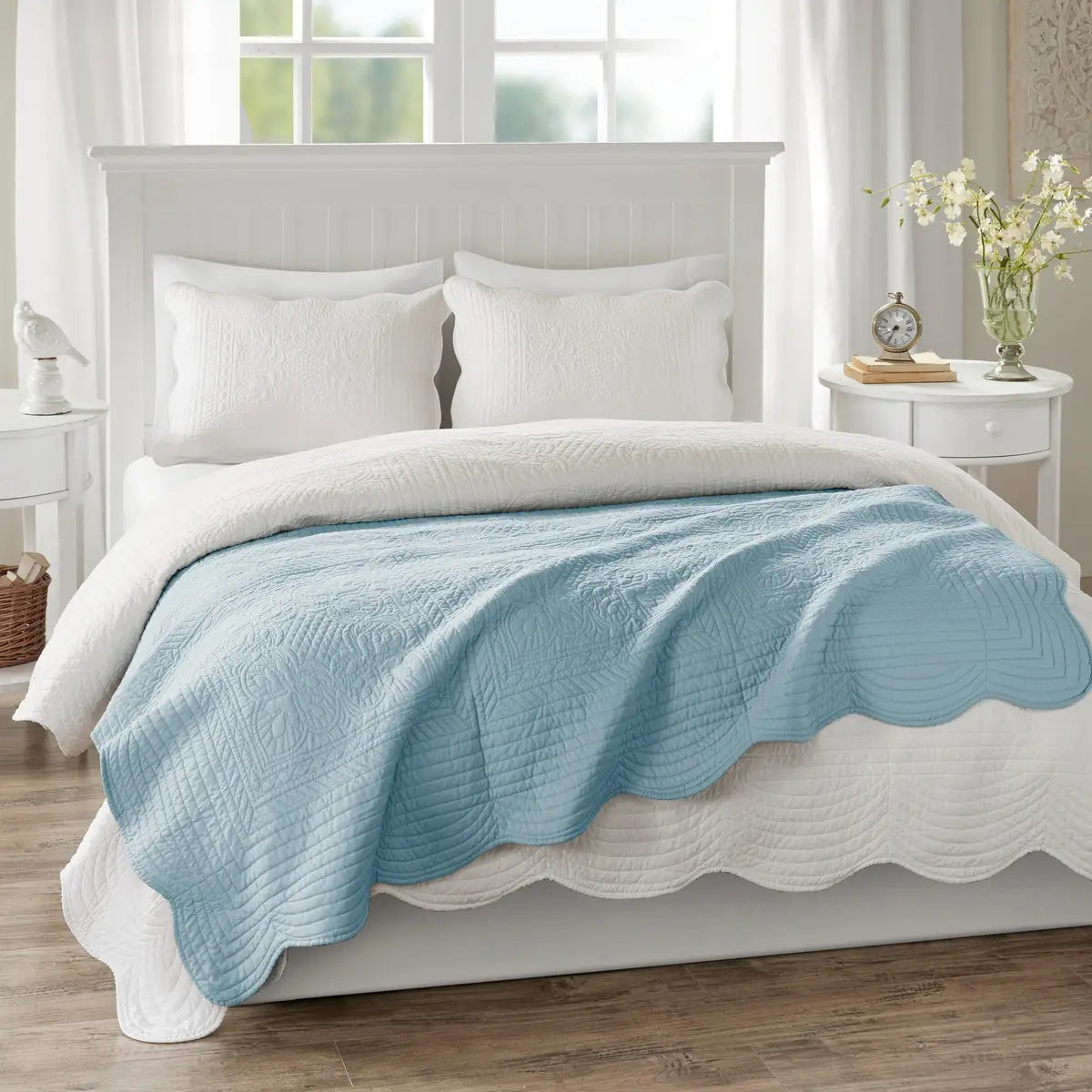 Oversized Quilted Throw with Scalloped Edges
