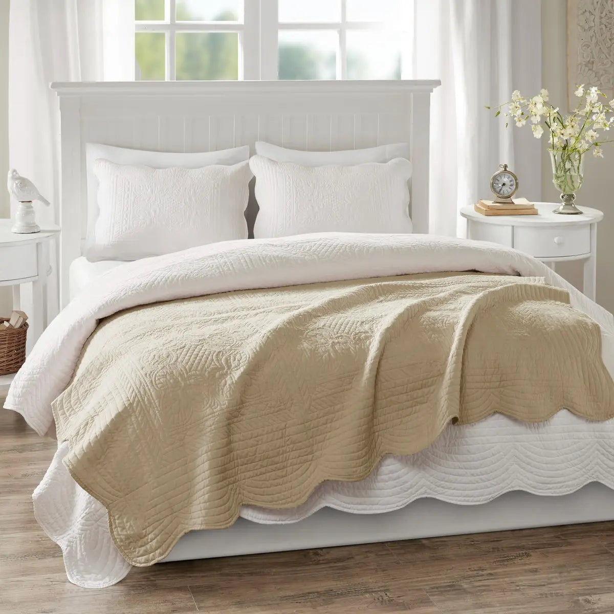 Oversized Quilted Throw with Scalloped Edges