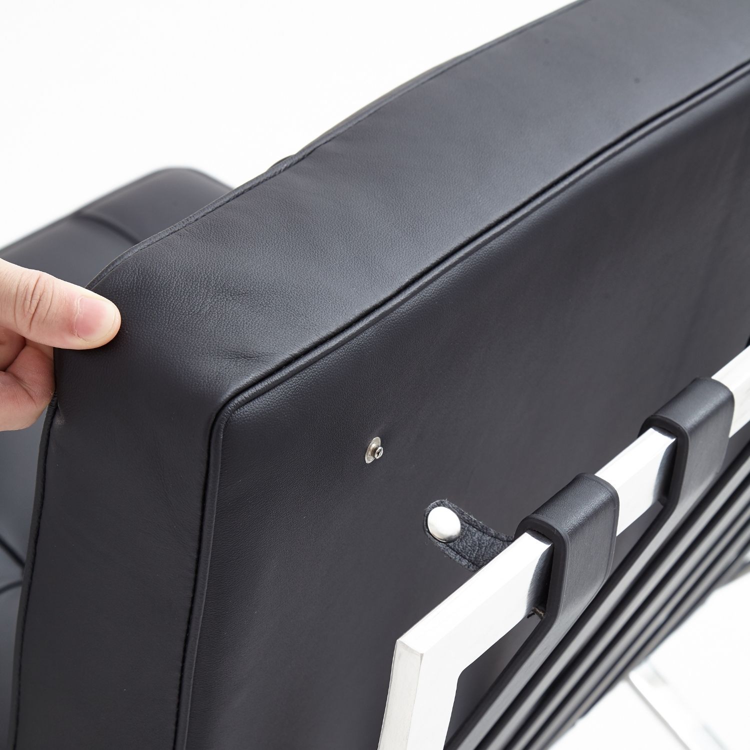 Edric Lounge Chair - Valyou