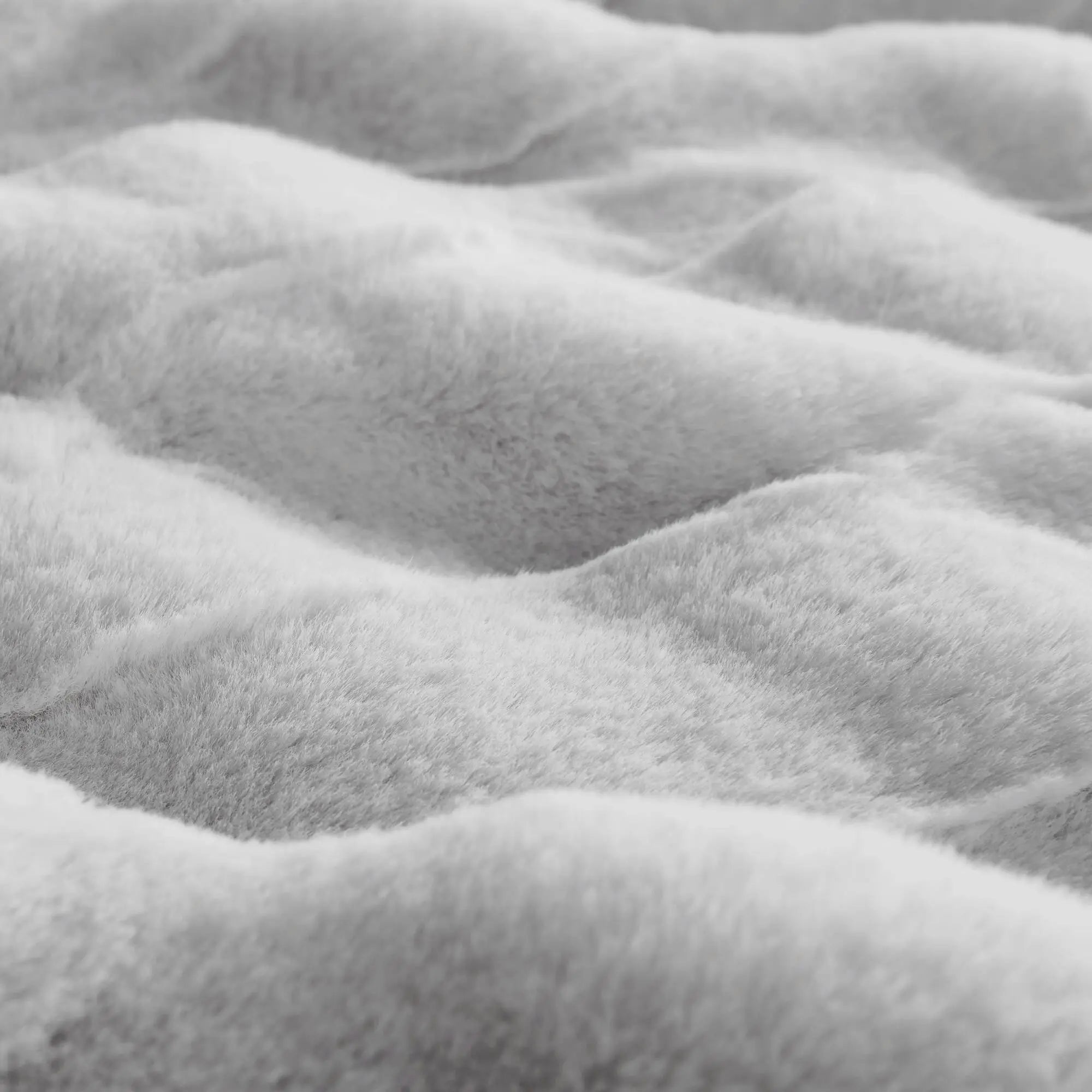 Vivienne Faux Fur Throw