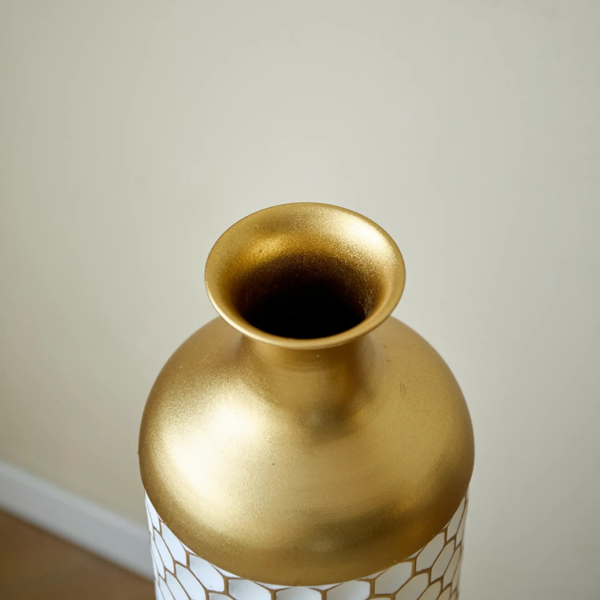 White Mosaic Texture Metal Floor Vases Set of 3 Droplet Shape with Gold Necks