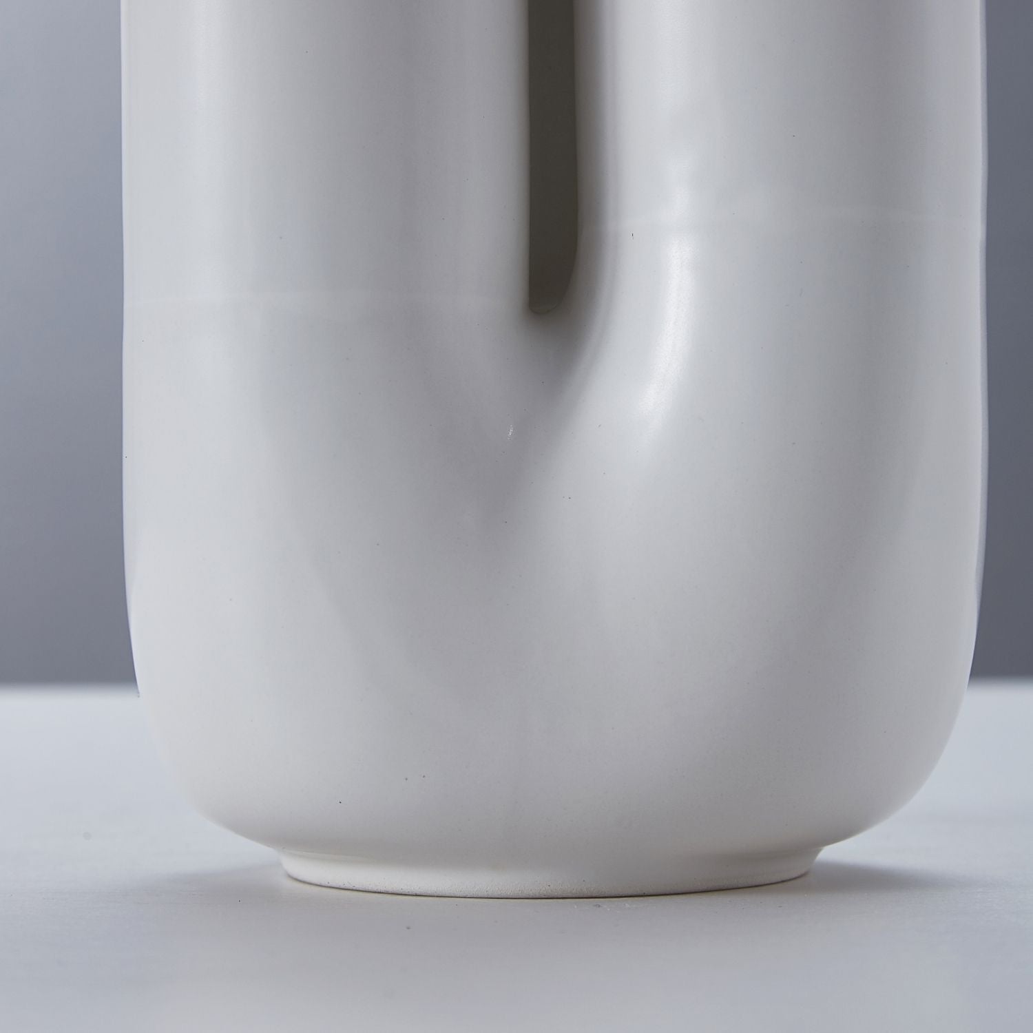 Zev Vase Accessory Valyōu Furniture