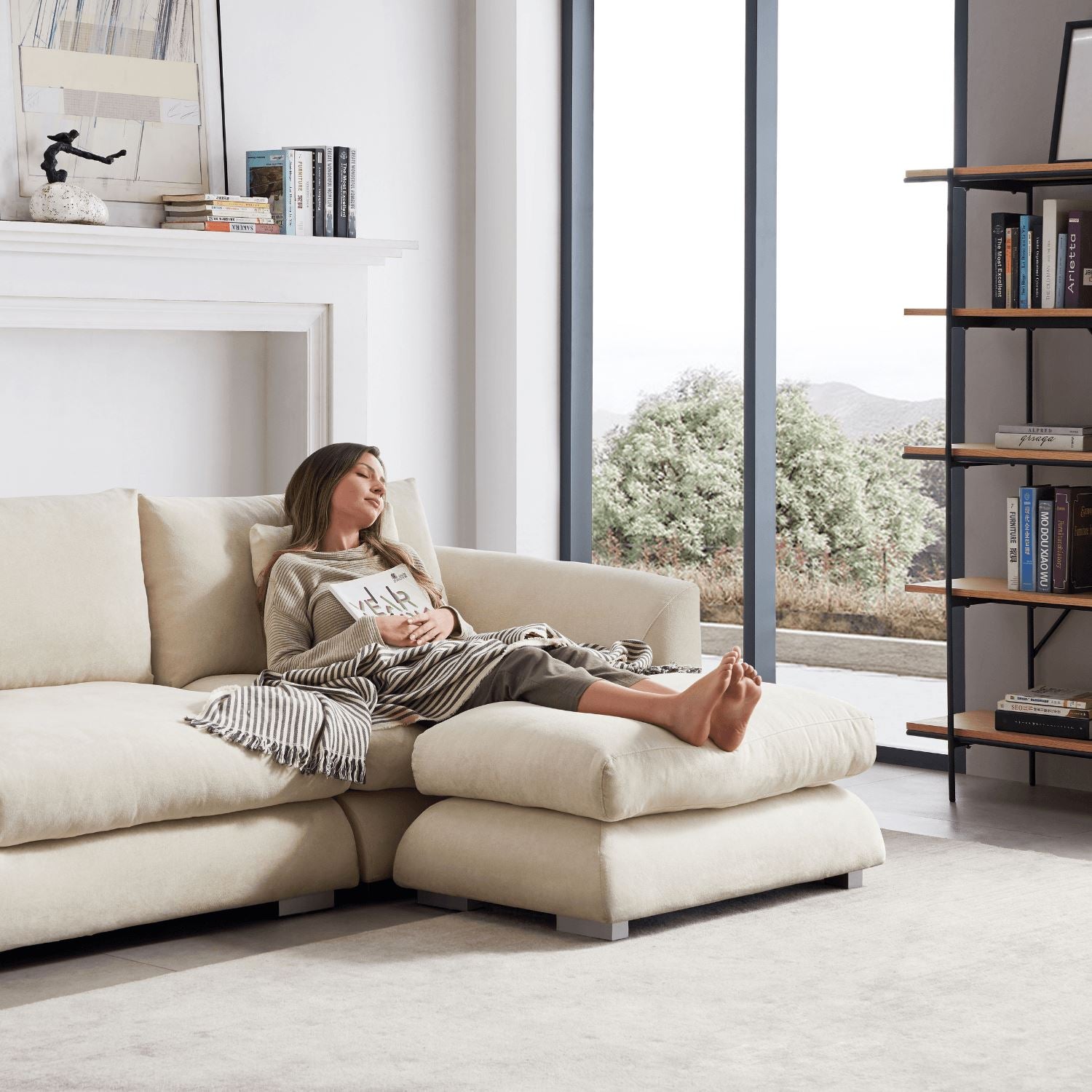 Feathers Ottoman - Valyou