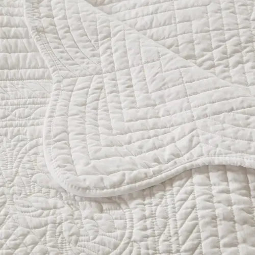 Oversized Quilted Throw with Scalloped Edges