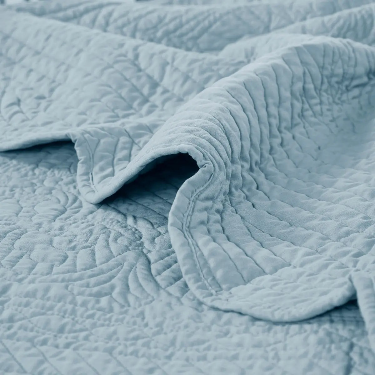 Oversized Quilted Throw with Scalloped Edges