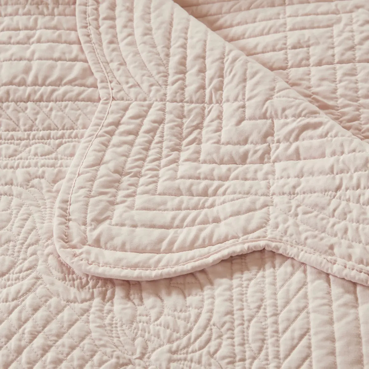Oversized Quilted Throw with Scalloped Edges