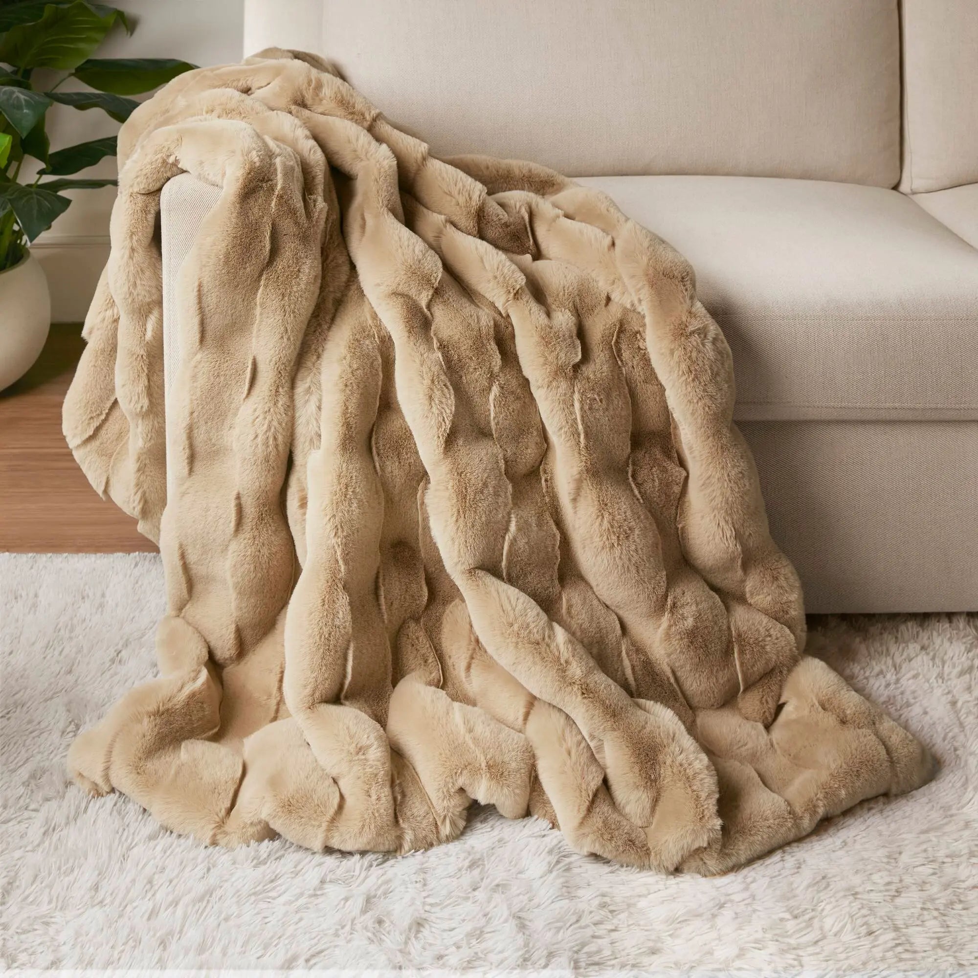 Vivienne Faux Fur Throw