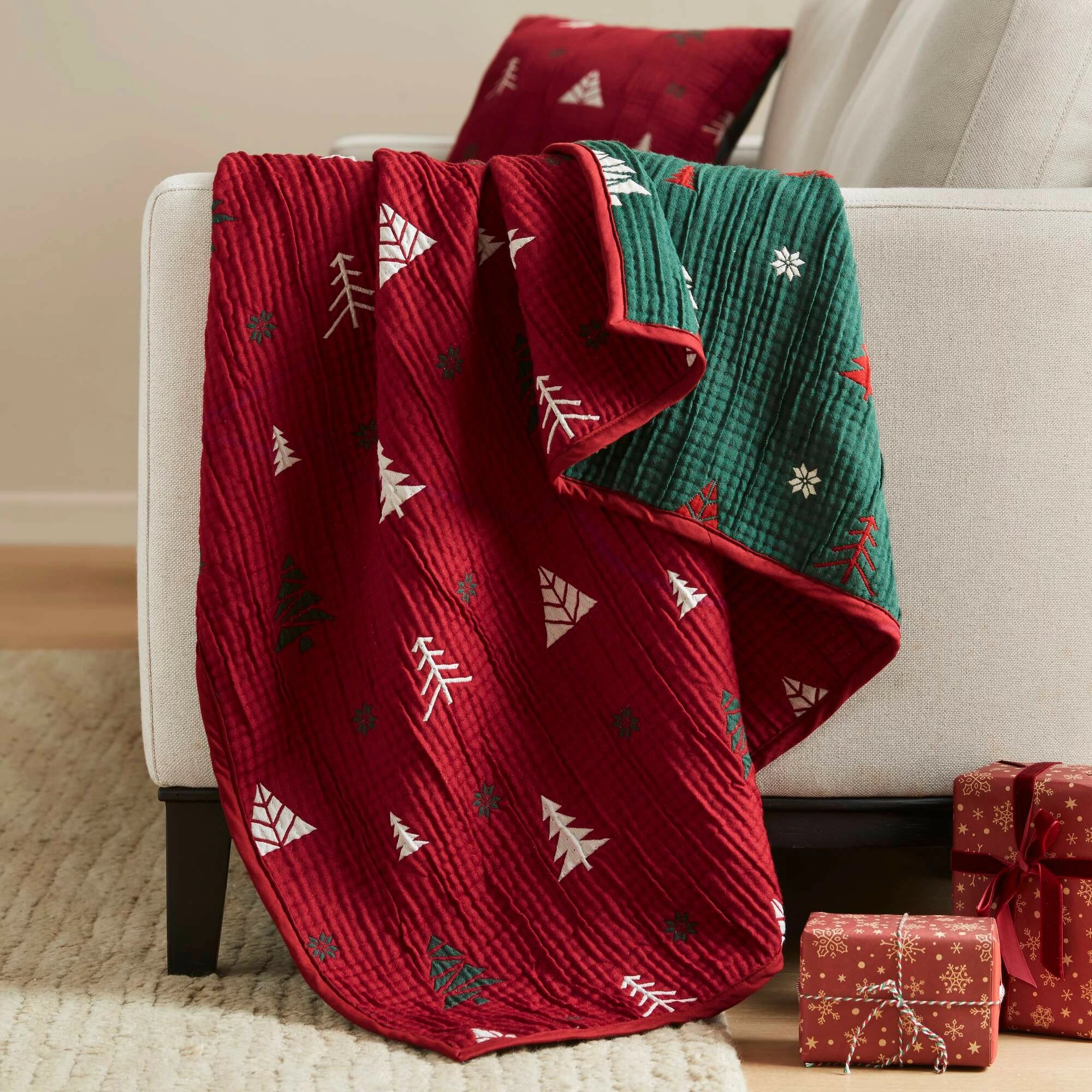 Winter Red Throw Set-Cozy & Soft Blanket for Christmas